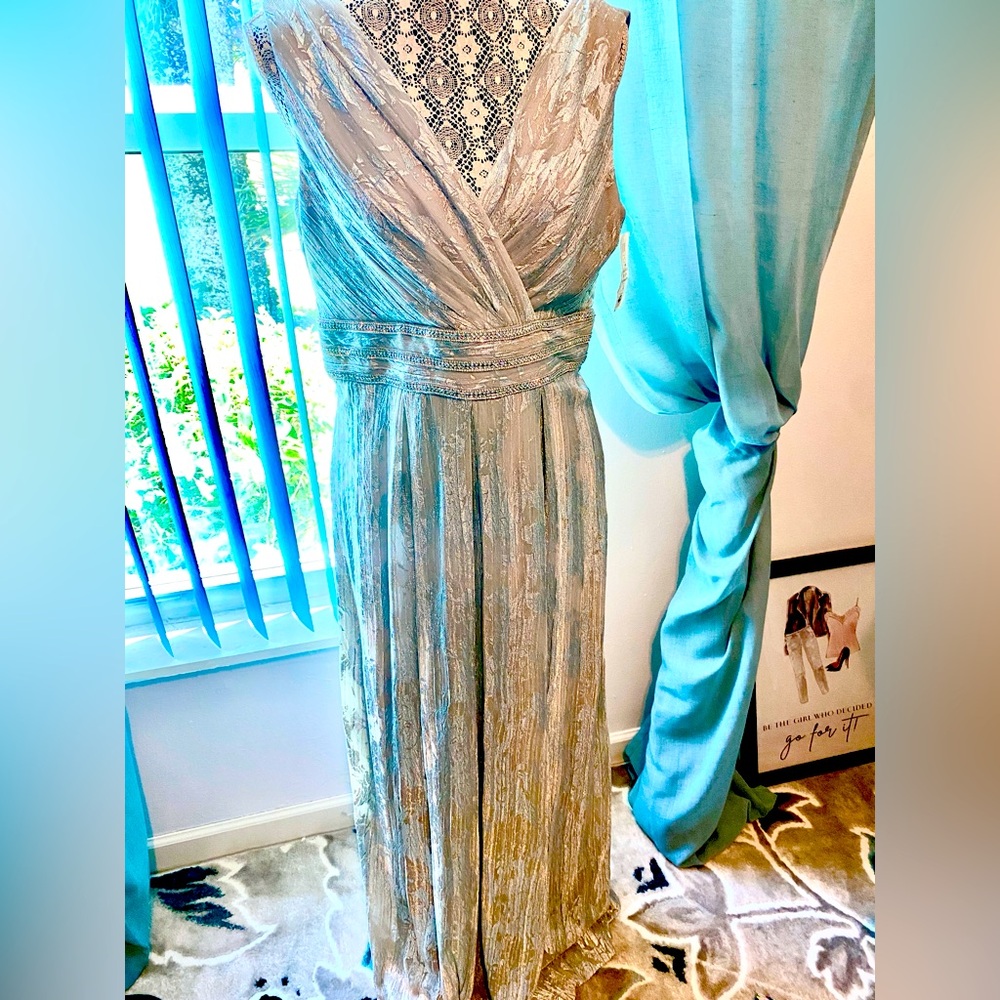 Champagne Gala/Prom Dress - Picture 5 of 9